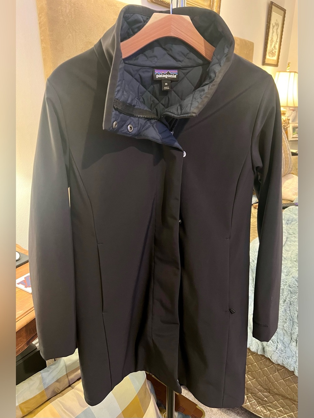 Patagonia Black Women's Trench Coat with Quilted navy blue Liner